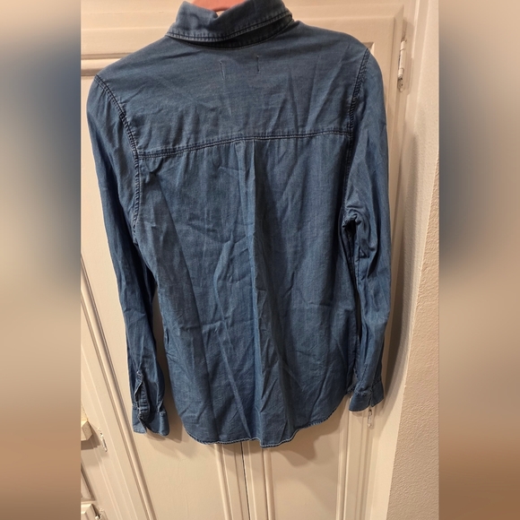 Old Navy Women's Classic Denim Button Down ~ Size Medium - Picture 3 of 7